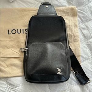 Louis Vuitton Taiga Avenue Sling Bag Body Bag
Leather Black